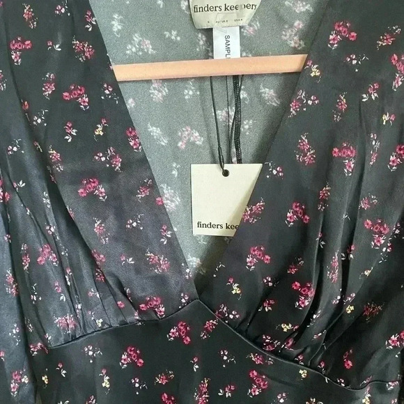 Finders Keepers Zadie Black Daisy Floral Long Sleeve Deep V Neck Sample Dress 4 - Picture 6 of 11